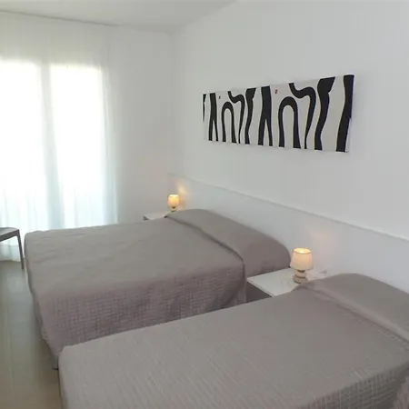 Comfy 200m From The Sea Apartment